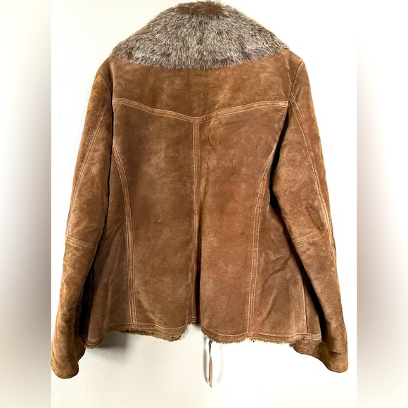 Vintage- Genuine Leather Jacket with warm plush collar. Excellent condition. - Picture 2 of 7